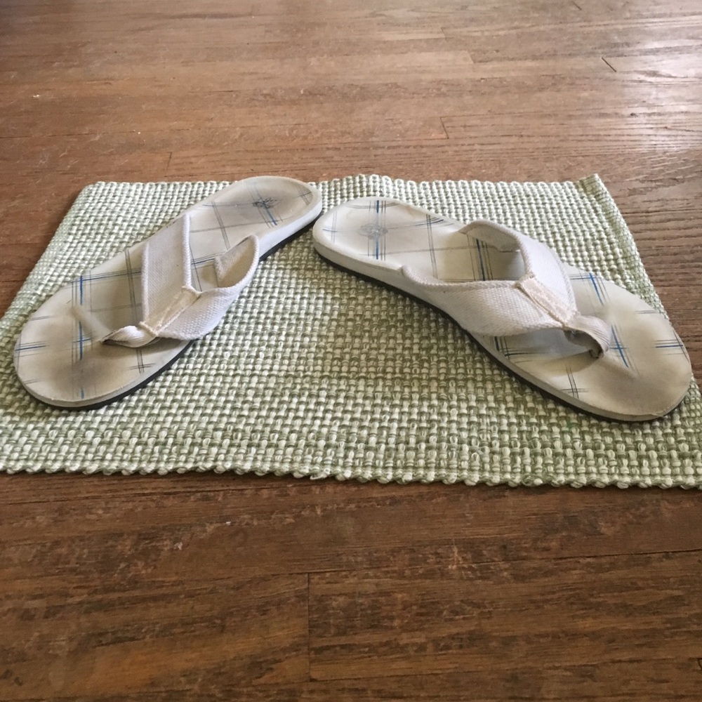 Men’s size 13 white flip flops